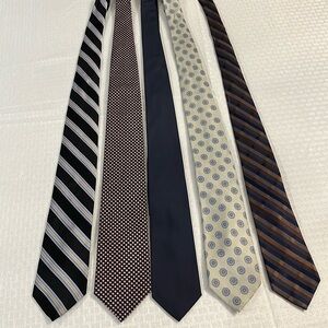 Men’s Bundle of 5 shades of Navy Blue Ties. One still has price tag. No Stains